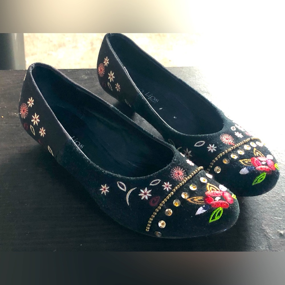 two lips shoes Embroided Floral Rhinestones Slip On Shoes Size 39/8US